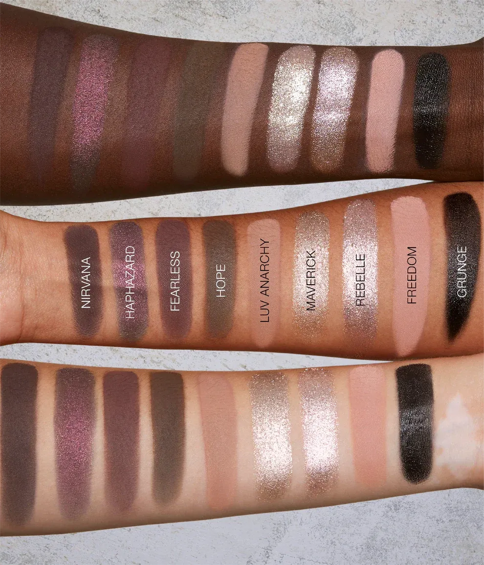 PDP-SECTION1-PRETTYGRUNGE-TILE5_d3a66270-b0e8-493c-9827-3849830230ce PRETTY GRUNGE EYESHADOW PALETTE – صورة 5