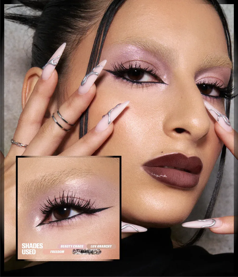 PDP-SECTION1-PRETTYGRUNGE-TILE6_0f2ab447-f893-4704-853f-b32e3b364b19 PRETTY GRUNGE EYESHADOW PALETTE – صورة 6