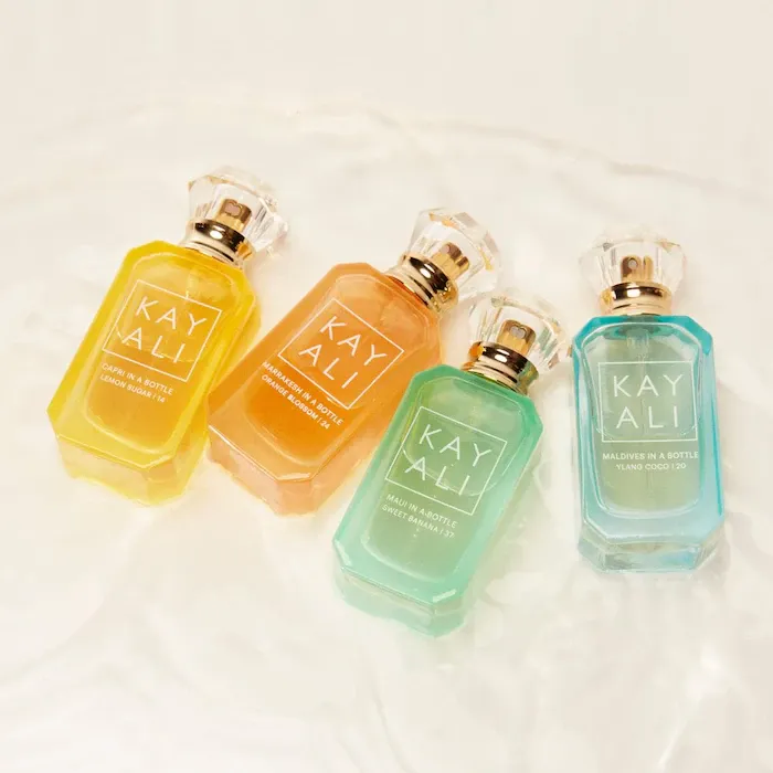 s2752640-av-7-zoom KAYALI VACAY IN A BOTTLE MINIATURE SET 4X10ML – صورة 5