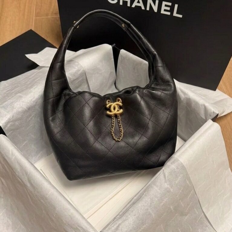 شنطة Maxi Hobo Black